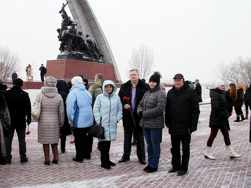 Ростовчане почтили память защитников и освободителей города
