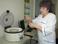 Специалисты испытательной лаборатории проверяют фитосанитарное состояние семян озимых культур под урожай 2010 г.